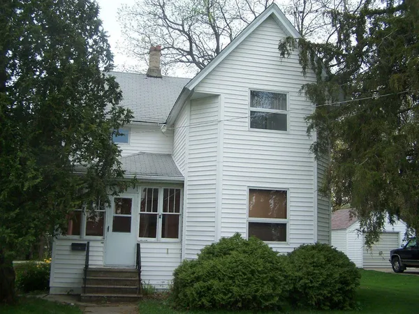 $98,000 | 705 West Main Street, Warren, IL 61087