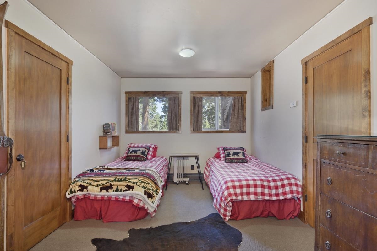 210 Convict Drive Mammoth Lakes, CA 93546 - Photo 16 of 46 a bedroom with two beds and a dresser next to a window