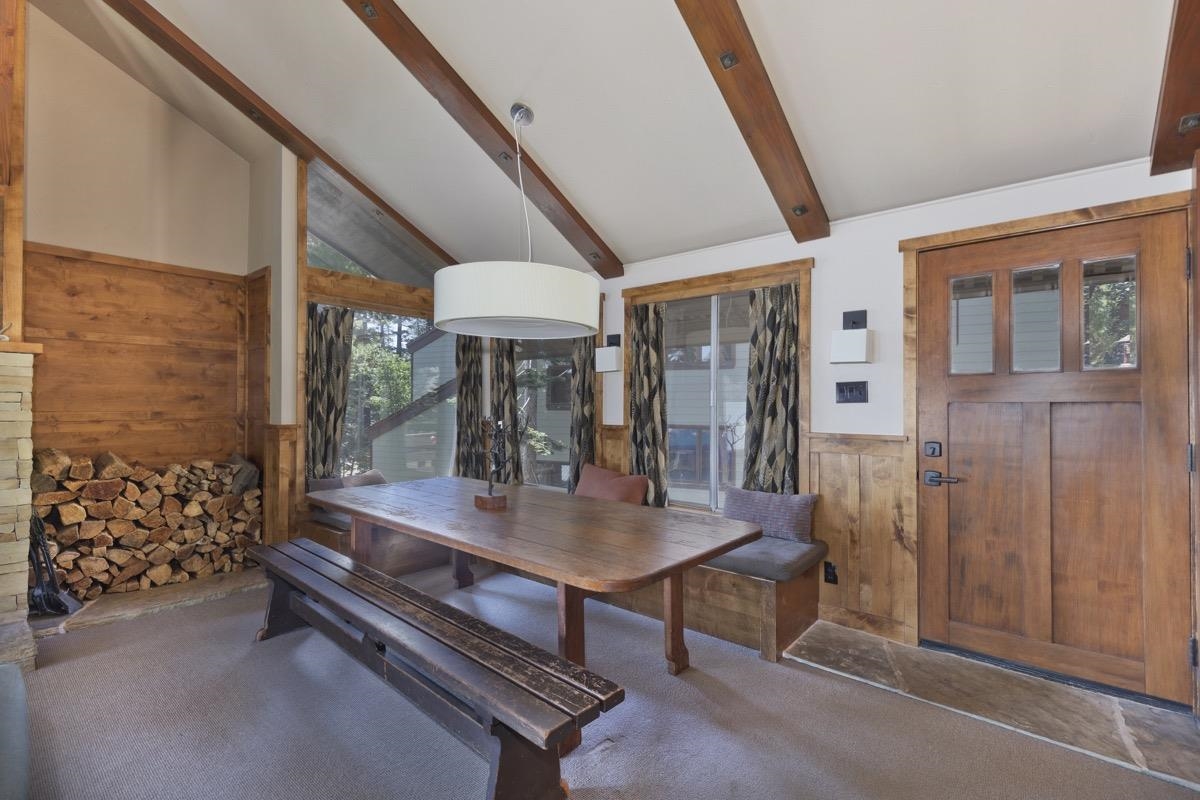 210 Convict Drive Mammoth Lakes, CA 93546 - Photo 21 of 46 a room with musical instruments