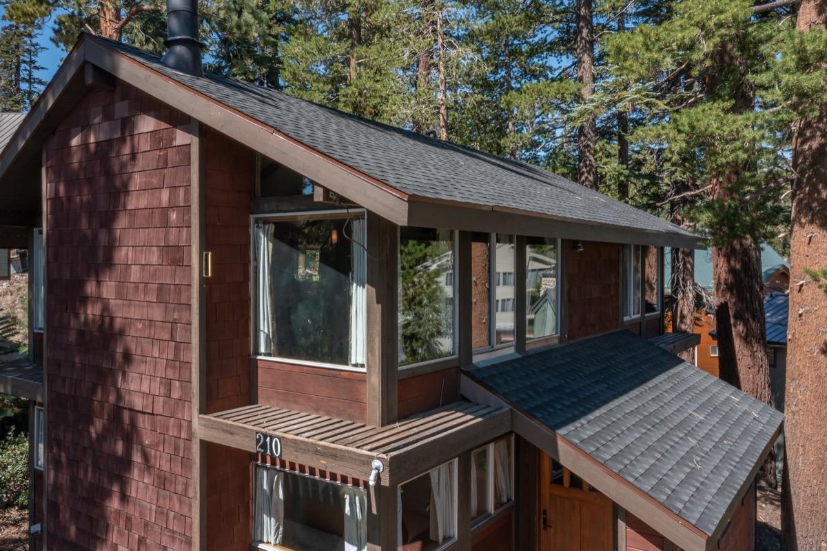 210 Convict Drive Mammoth Lakes, CA 93546 - Photo 38 of 46 a view of a patio with a table and chairs