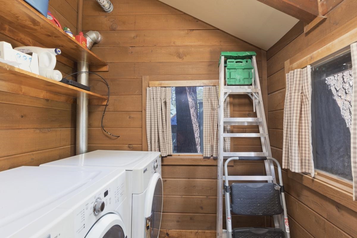 210 Convict Drive Mammoth Lakes, CA 93546 - Photo 6 of 46 a view of entry way with wooden door