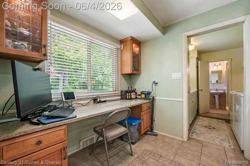 36634 West Lyman Road Farmington, MI 48331 - Photo 23 of 53 Gallery Image 23