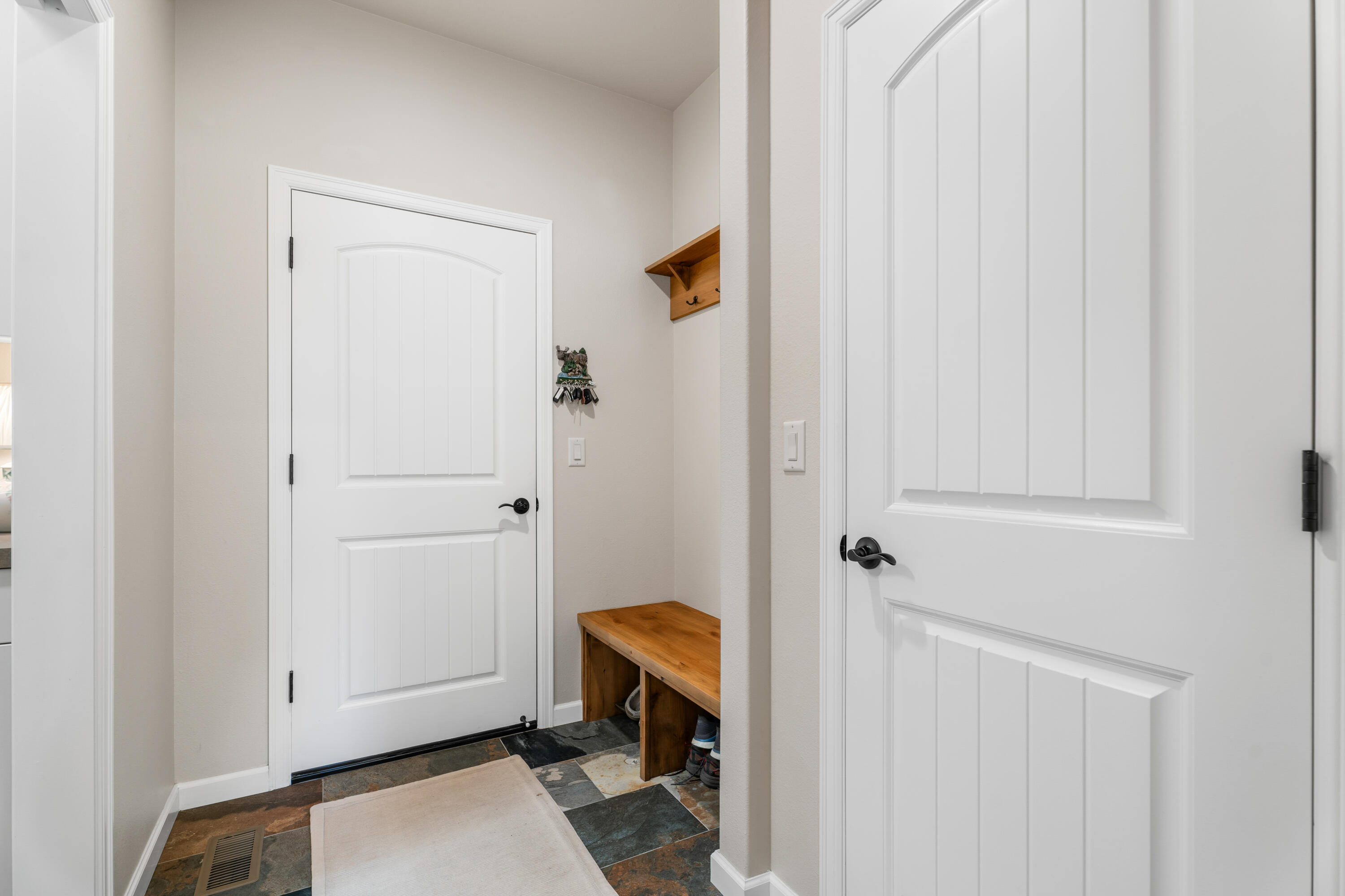 205 Vista Rim Drive Redmond, OR 97756 - Photo 16 of 85 a view of bathroom
