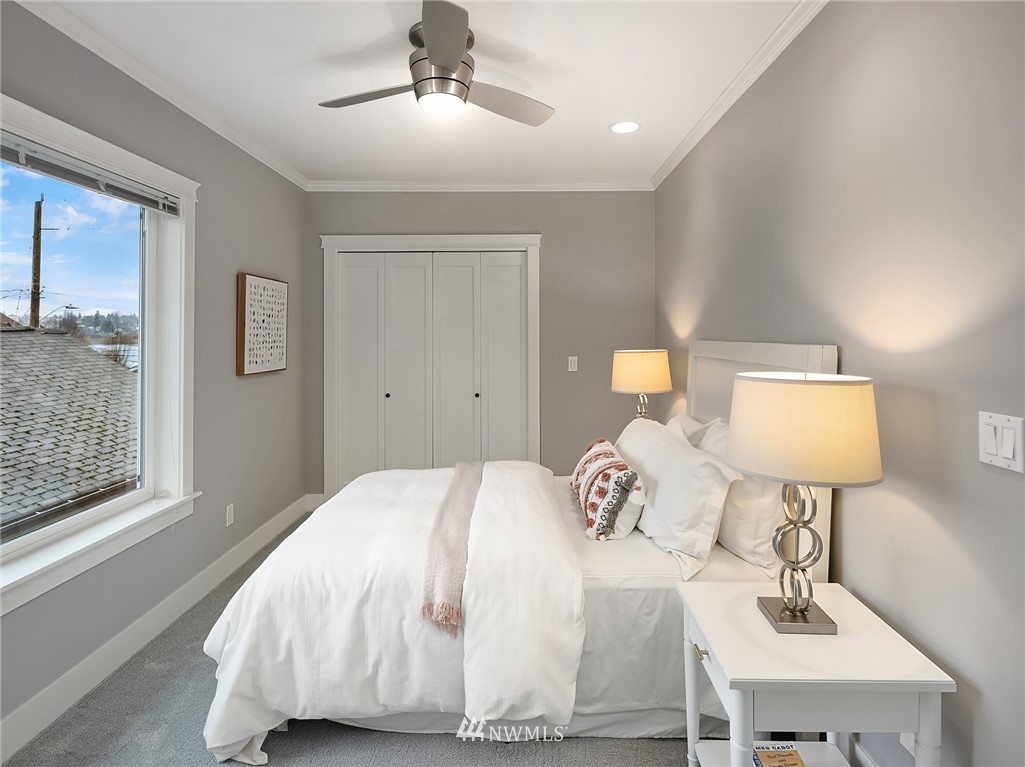 912 North 68th Street Seattle, WA 98103 - Photo 23 of 38 a bedroom with a bed and a lamp