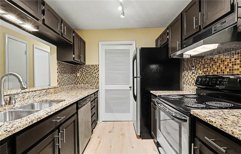 413 Tuxworth Circle Decatur, GA 30033 - Photo 11 of 28