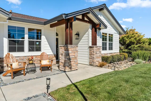 $630,000 | 654 Rogue River Way, Redding, CA 96003