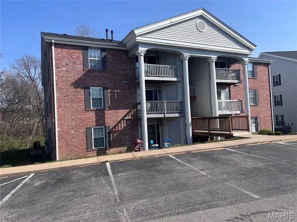 $1,350 | 7519 Triwoods Drive, Unit F, St. Louis, MO 63119