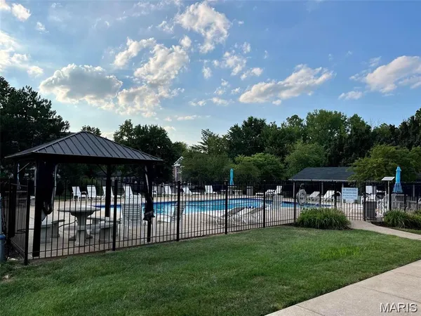 $1,350 | 7519 Triwoods Drive, Unit F, St. Louis, MO 63119