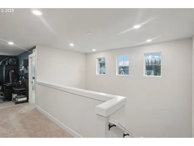 a view of livingroom with furniture