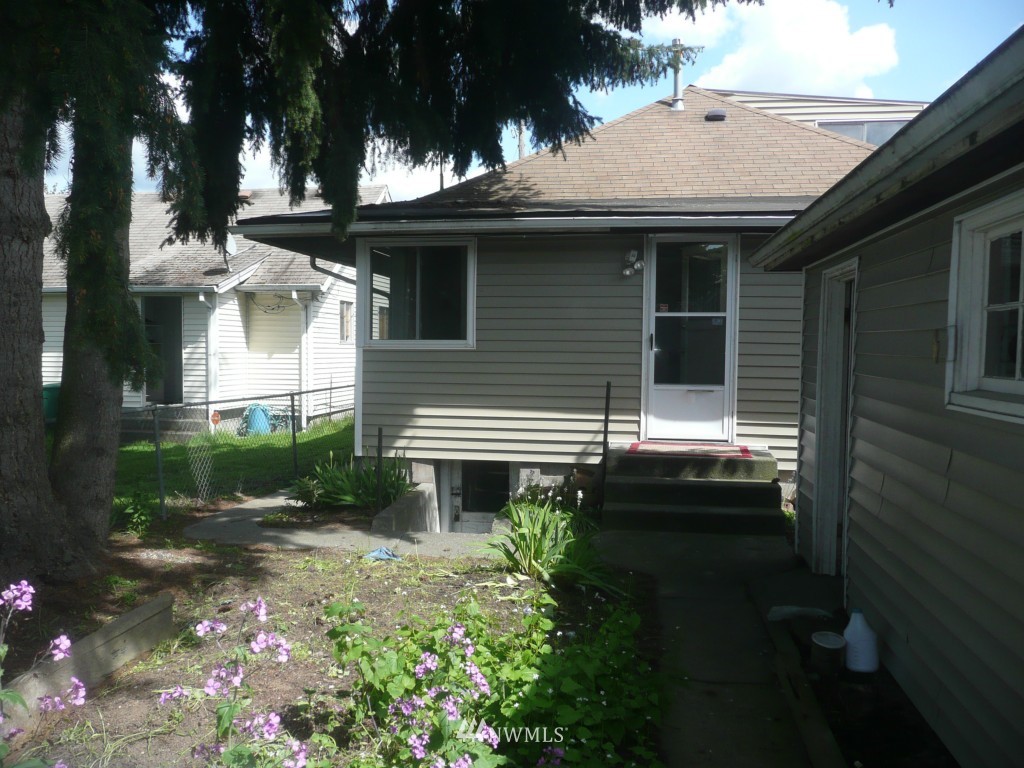 345 Meadow Avenue North Renton, WA 98057 - Photo 8 of 11