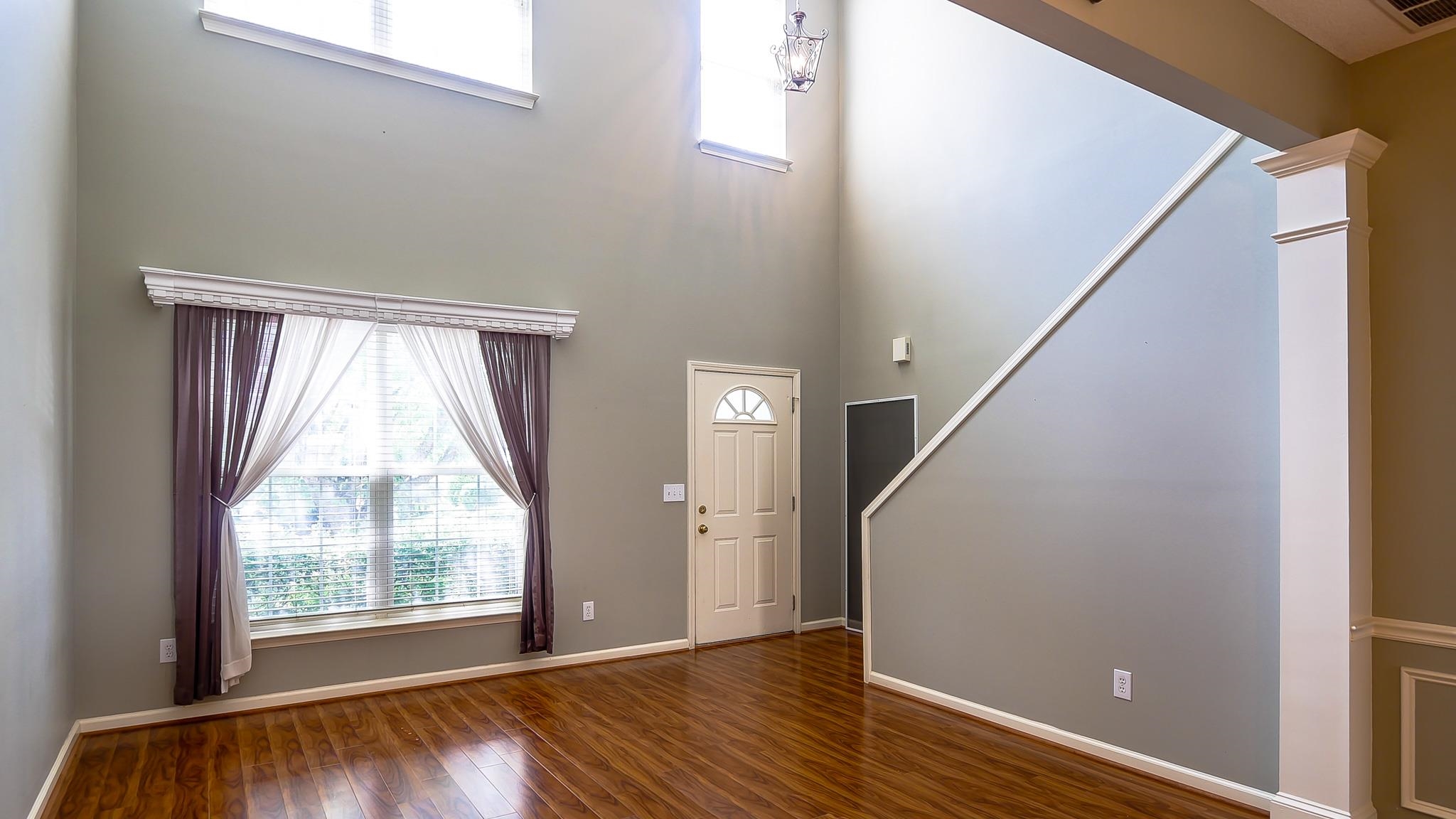 324 Claybrooke Drive Greer, SC 29650 - Photo 6 of 28 Living Room