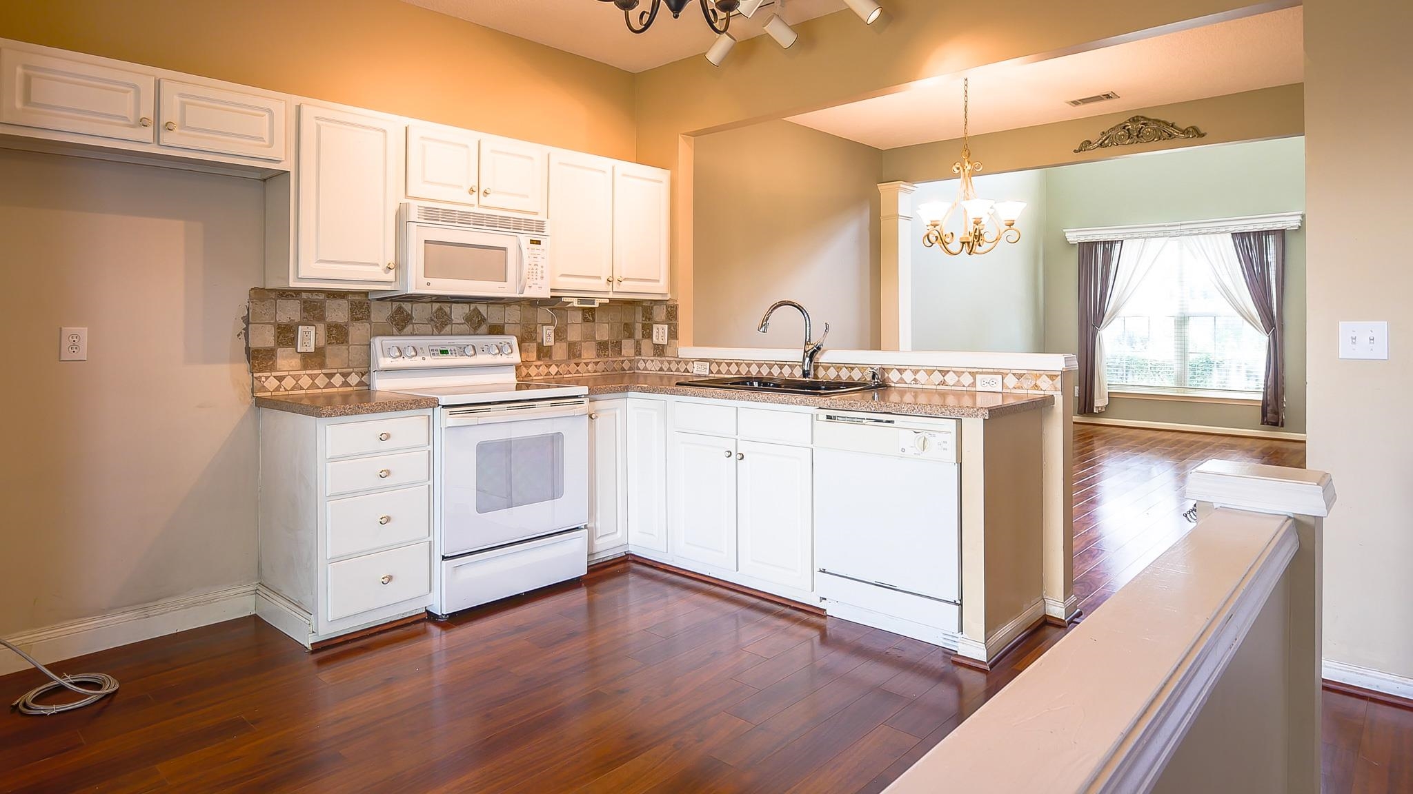 324 Claybrooke Drive Greer, SC 29650 - Photo 9 of 28 Kitchen
