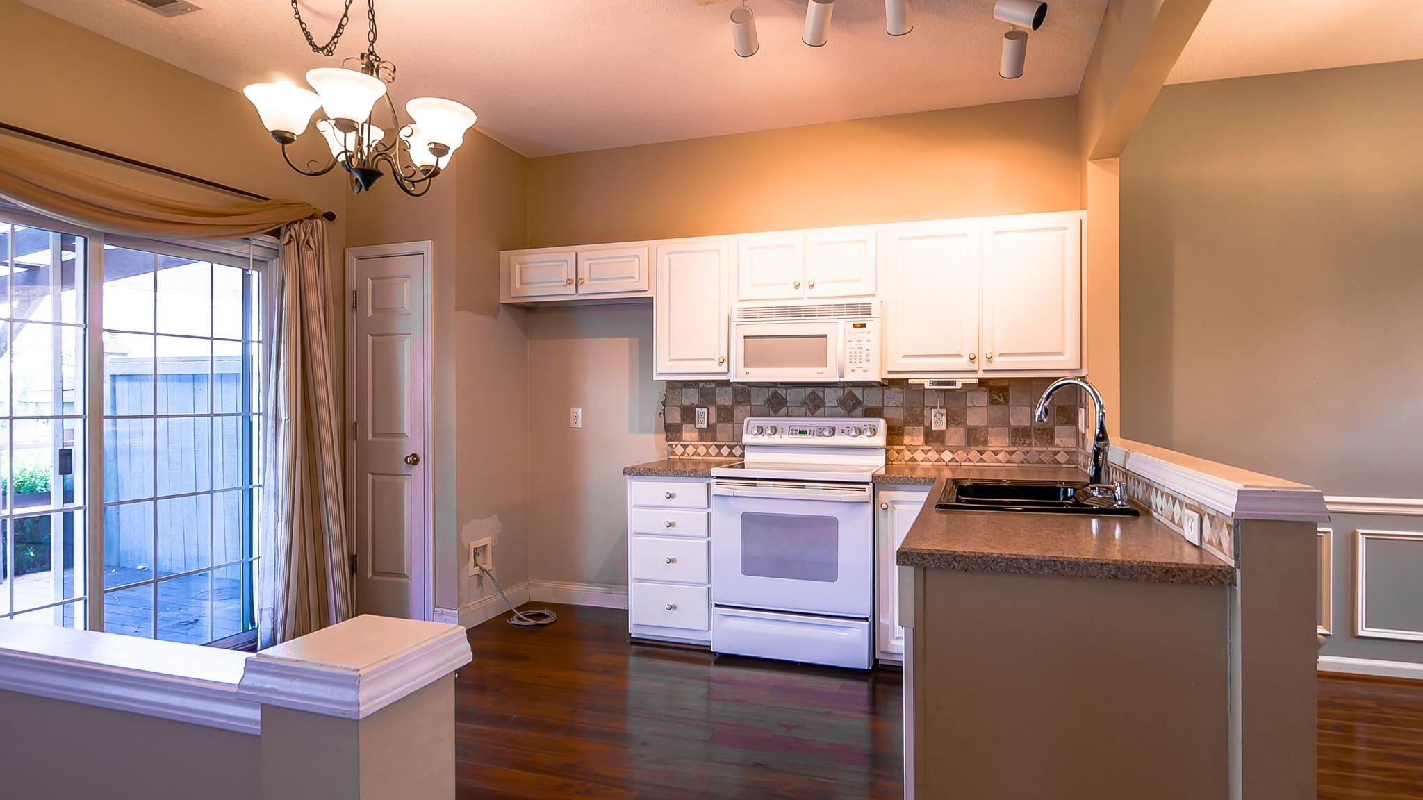 324 Claybrooke Drive Greer, SC 29650 - Photo 10 of 28 Kitchen