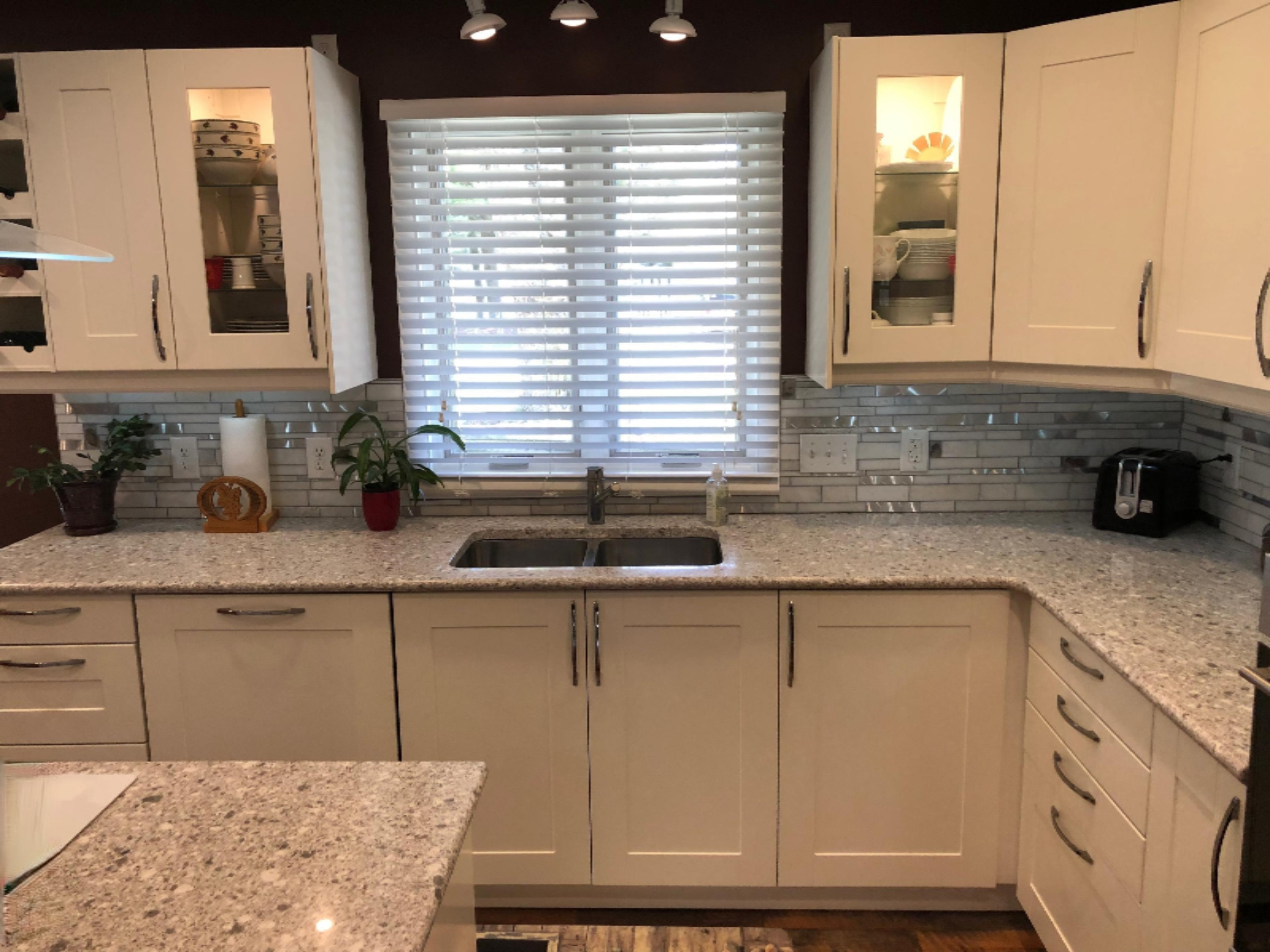 1988 Guthrie Road Manistee, MI 49660 - Photo 5 of 35 Back Splash has Petoskey Stones