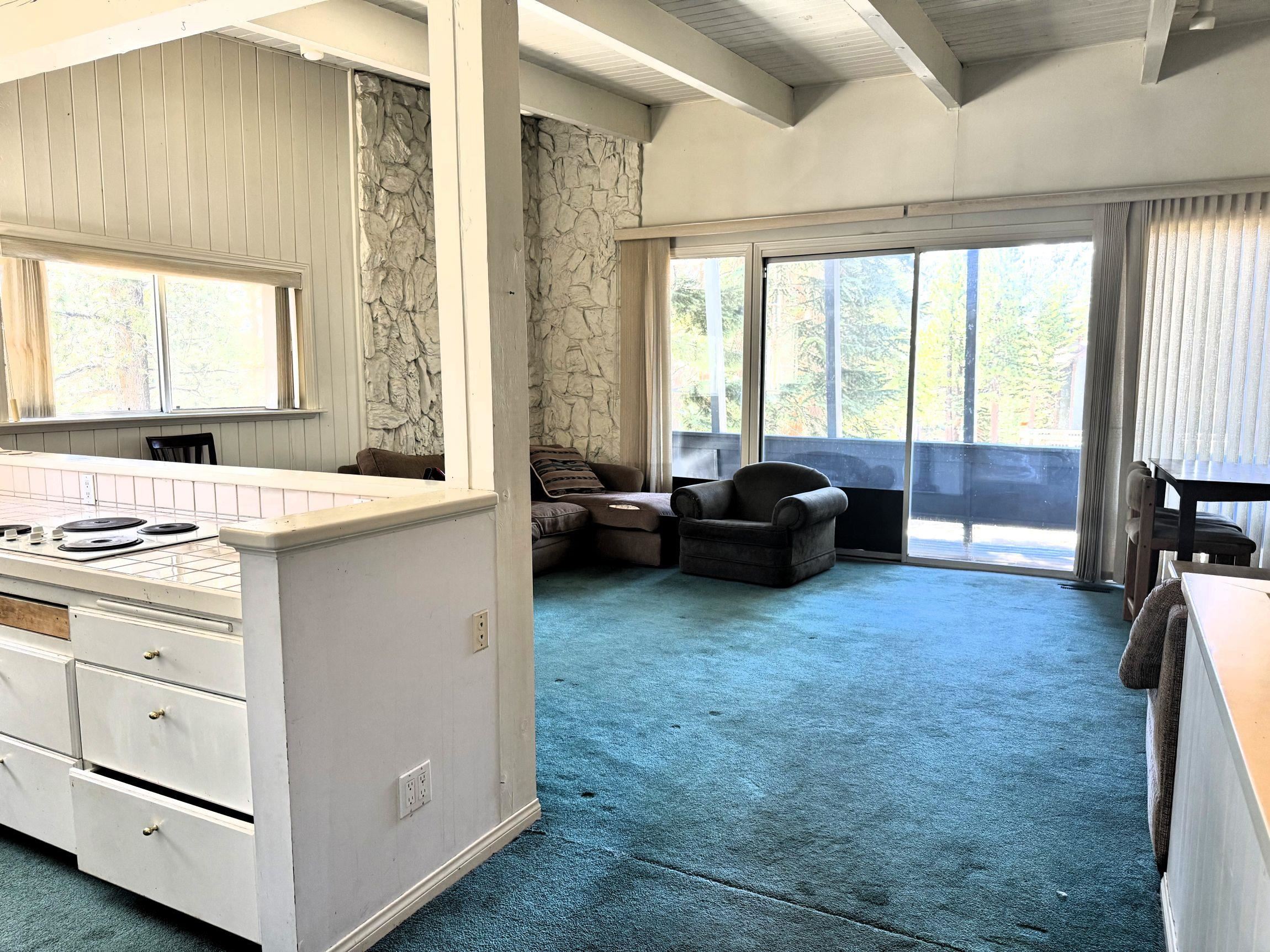 4 Kelley Road, Unit 1 Mammoth Lakes, CA 93546 - Photo 2 of 19 Living room
