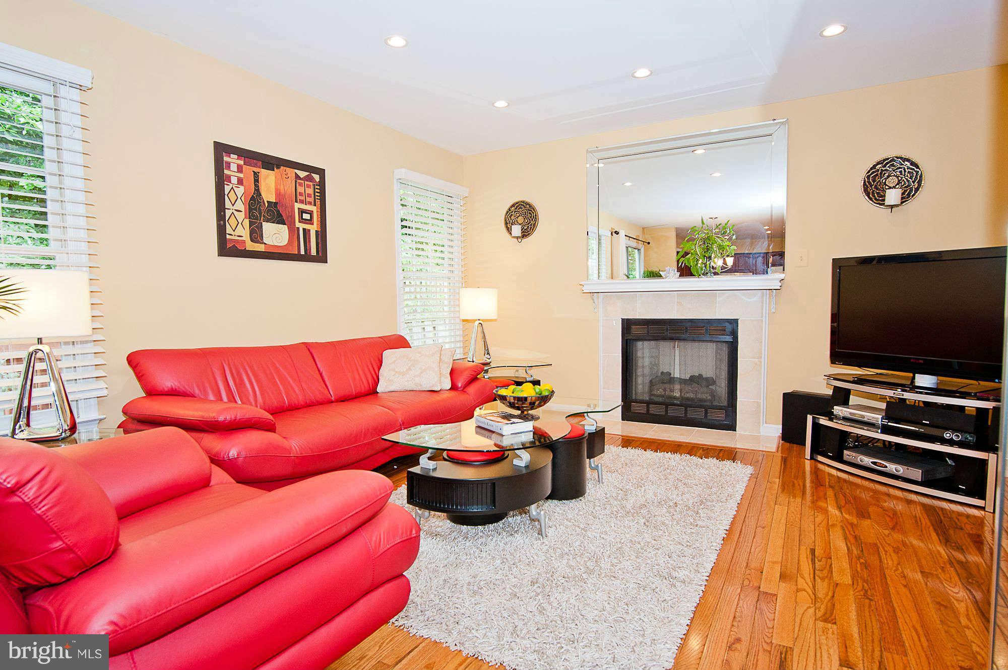 8542 Hooes Road Springfield, VA 22153 - Photo 14 of 30 Family Room