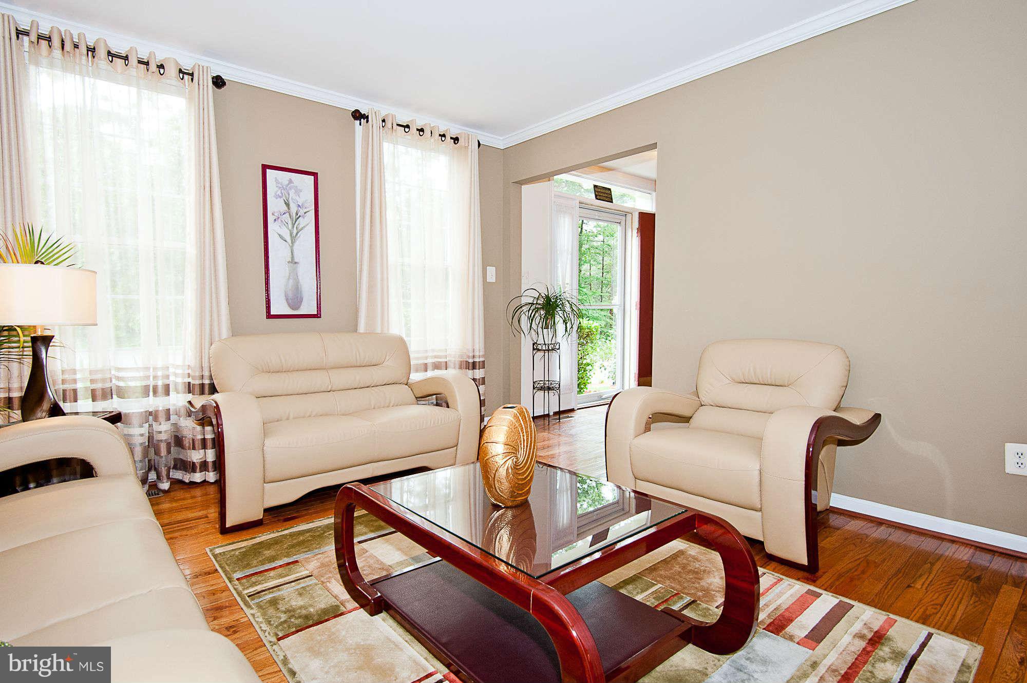 8542 Hooes Road Springfield, VA 22153 - Photo 4 of 30 Living Room