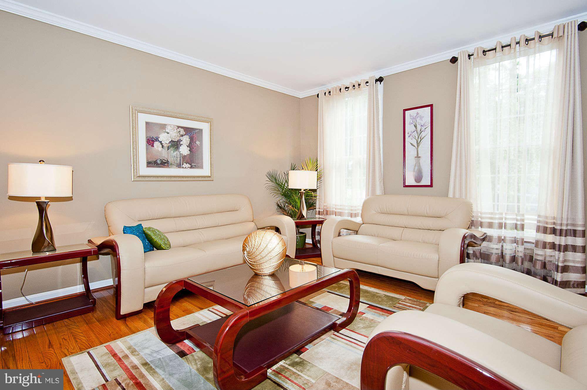 8542 Hooes Road Springfield, VA 22153 - Photo 5 of 30 Living Room