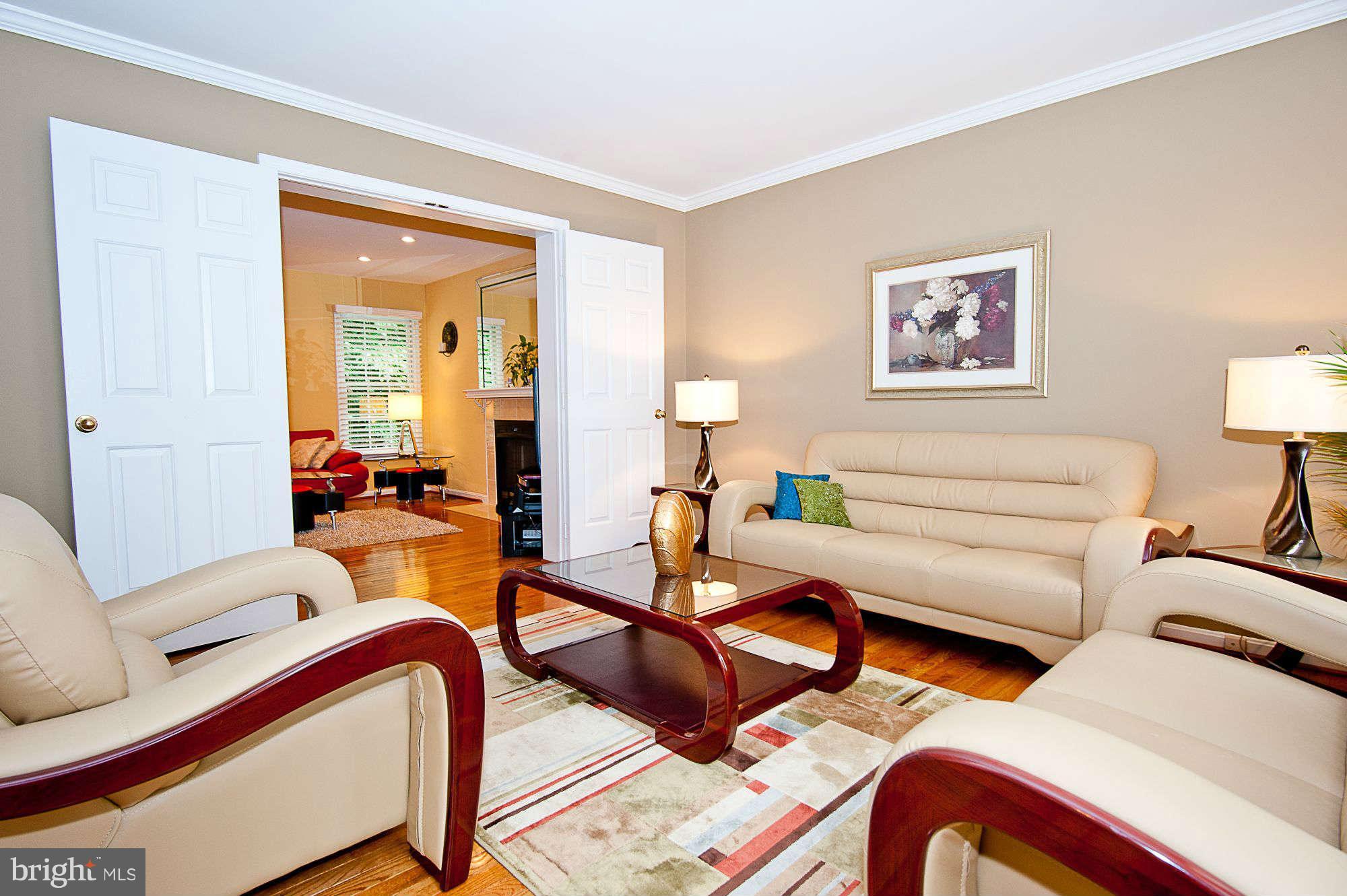 8542 Hooes Road Springfield, VA 22153 - Photo 6 of 30 Living Room