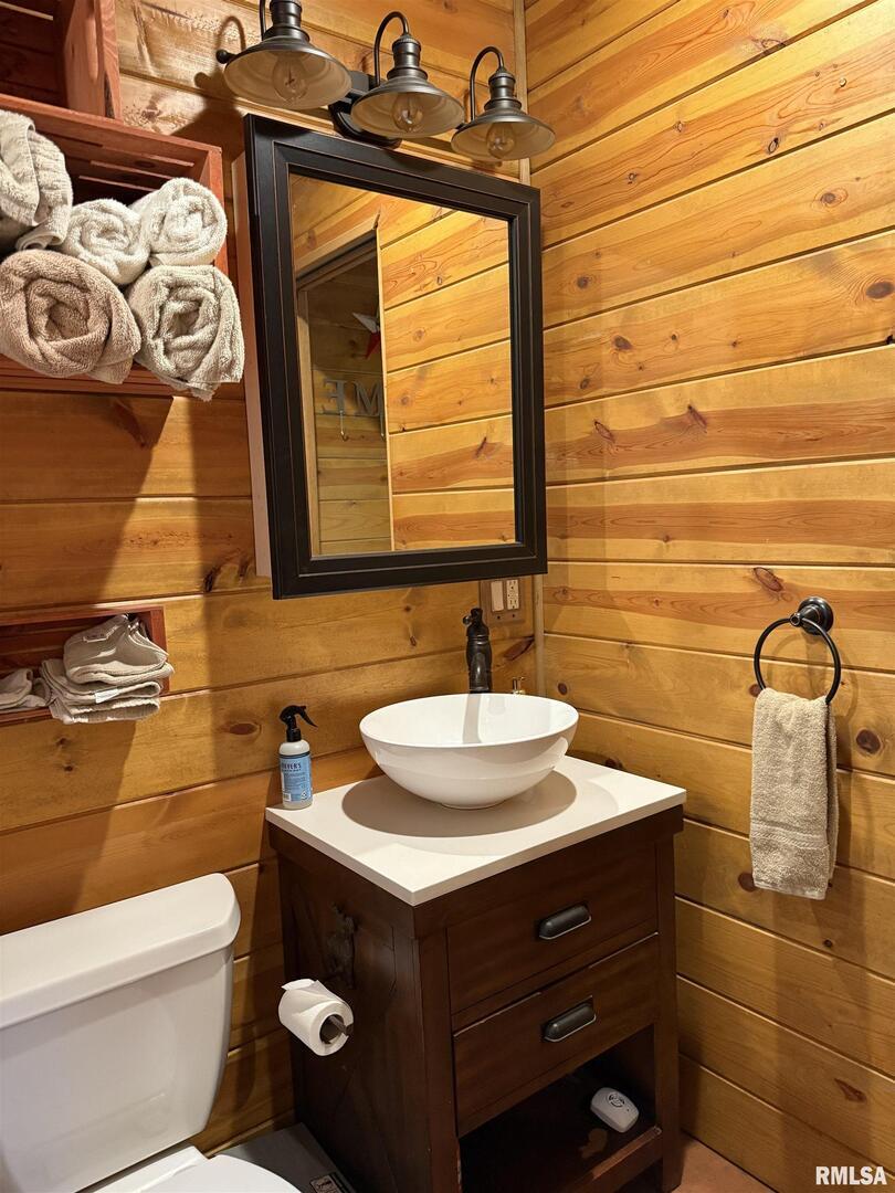 5435 Hickory Ridge Road Pomona, IL 62975 - Photo 31 of 67 a bathroom with a sink and a toilet