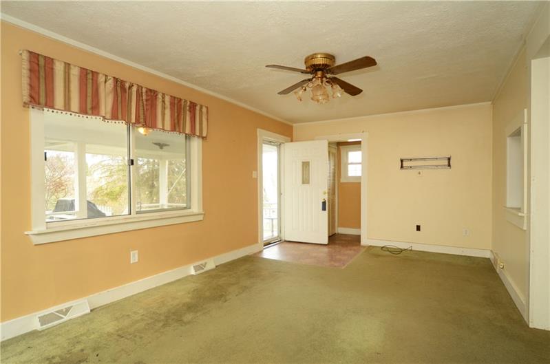 3104 Heights Road Aliquippa, PA 15001 - Photo 5 of 25 Spacious living room