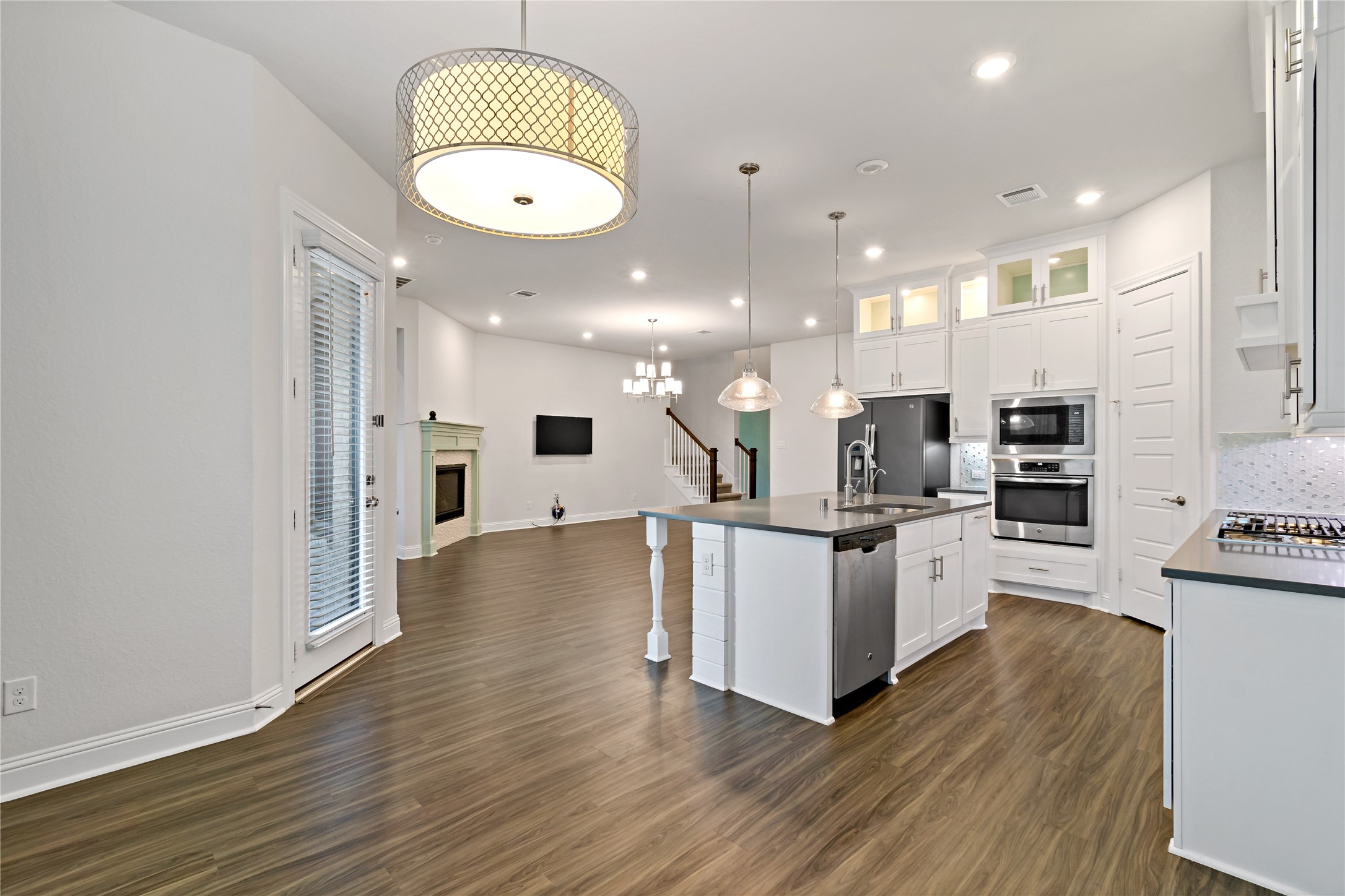 4802 Gingerwood Trace Lane Rosharon, TX 77583 - Photo 25 of 44 a kitchen with kitchen island granite countertop a stove a refrigerator and a wooden floor