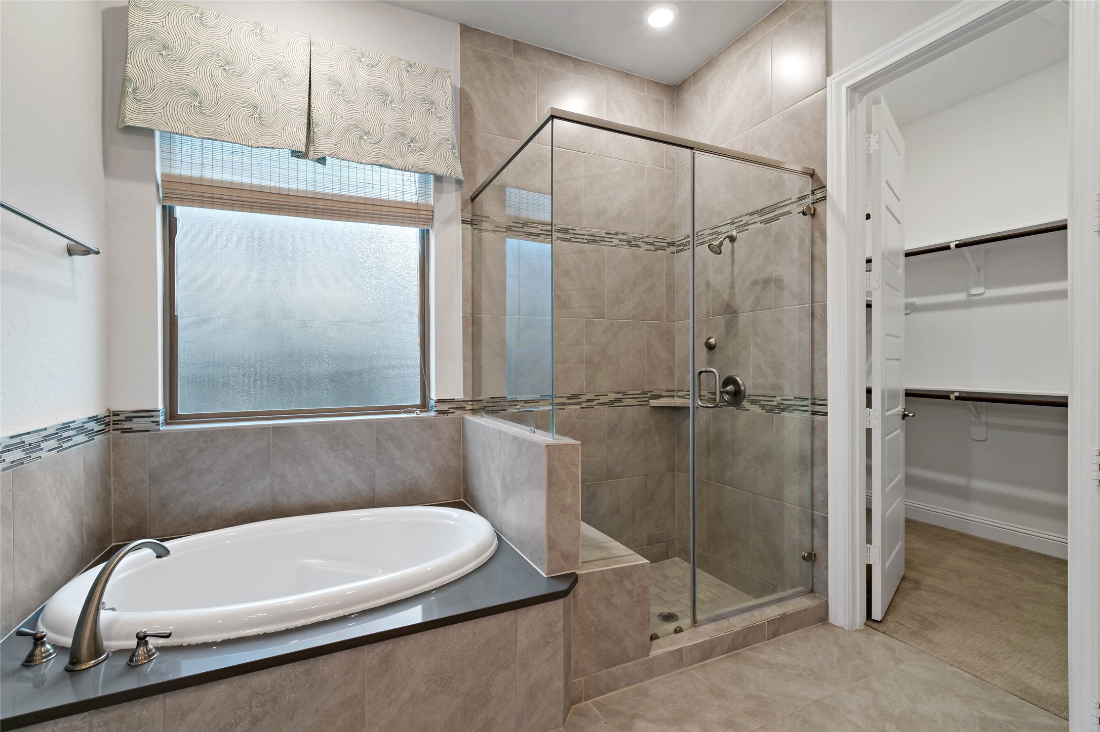 4802 Gingerwood Trace Lane Rosharon, TX 77583 - Photo 31 of 44 a bathroom with a tub and a shower