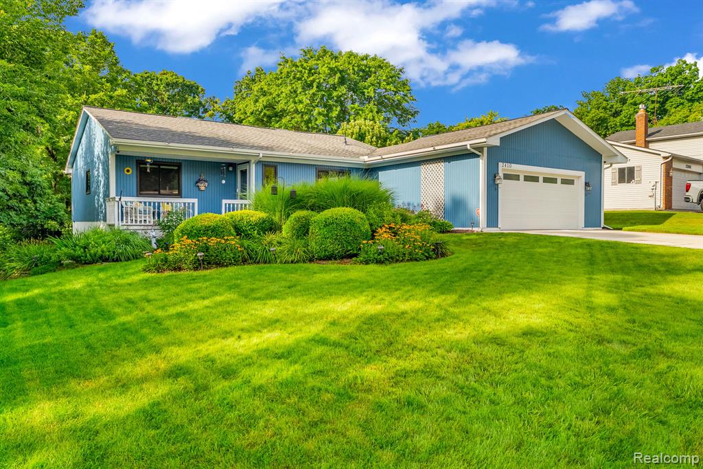 2410 Highfield Road Waterford, MI 48329 - Photo 3 of 51 Gallery Image 3