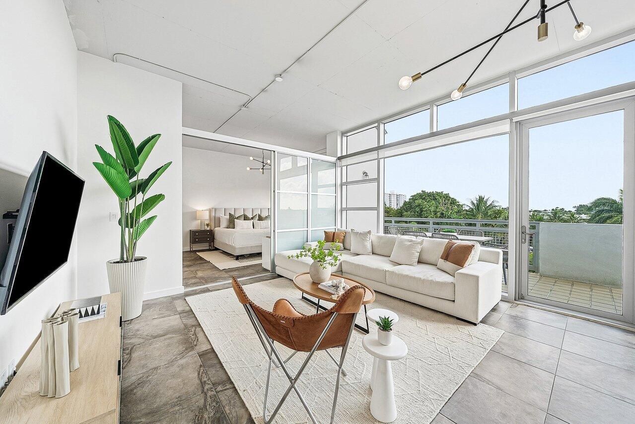 365 Southeast 6th Avenue, Unit 403 Delray Beach, FL 33483 - Photo 3 of 29 005-365Southeast6thAvenue-403-DelrayBeac