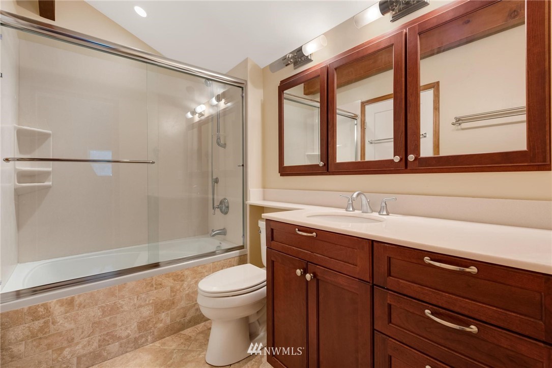 10602 231st Street Southwest Edmonds, WA 98020 - Photo 17 of 31 Gallery Image 17
