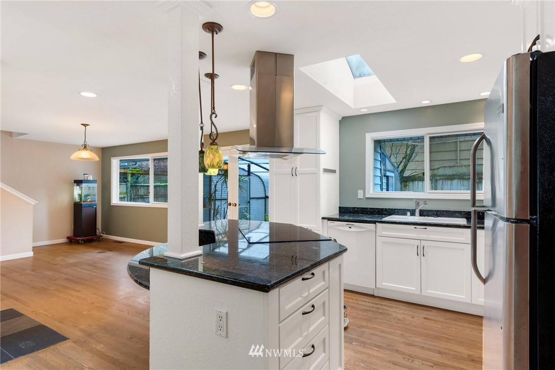 10602 231st Street Southwest Edmonds, WA 98020 - Photo 7 of 31 Gallery Image 7