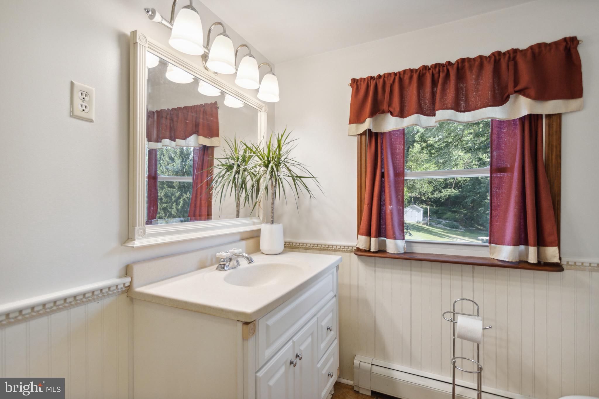 432 Uniontown Road Westminster, MD 21158 - Photo 28 of 51 Upper Level Full Bathroom