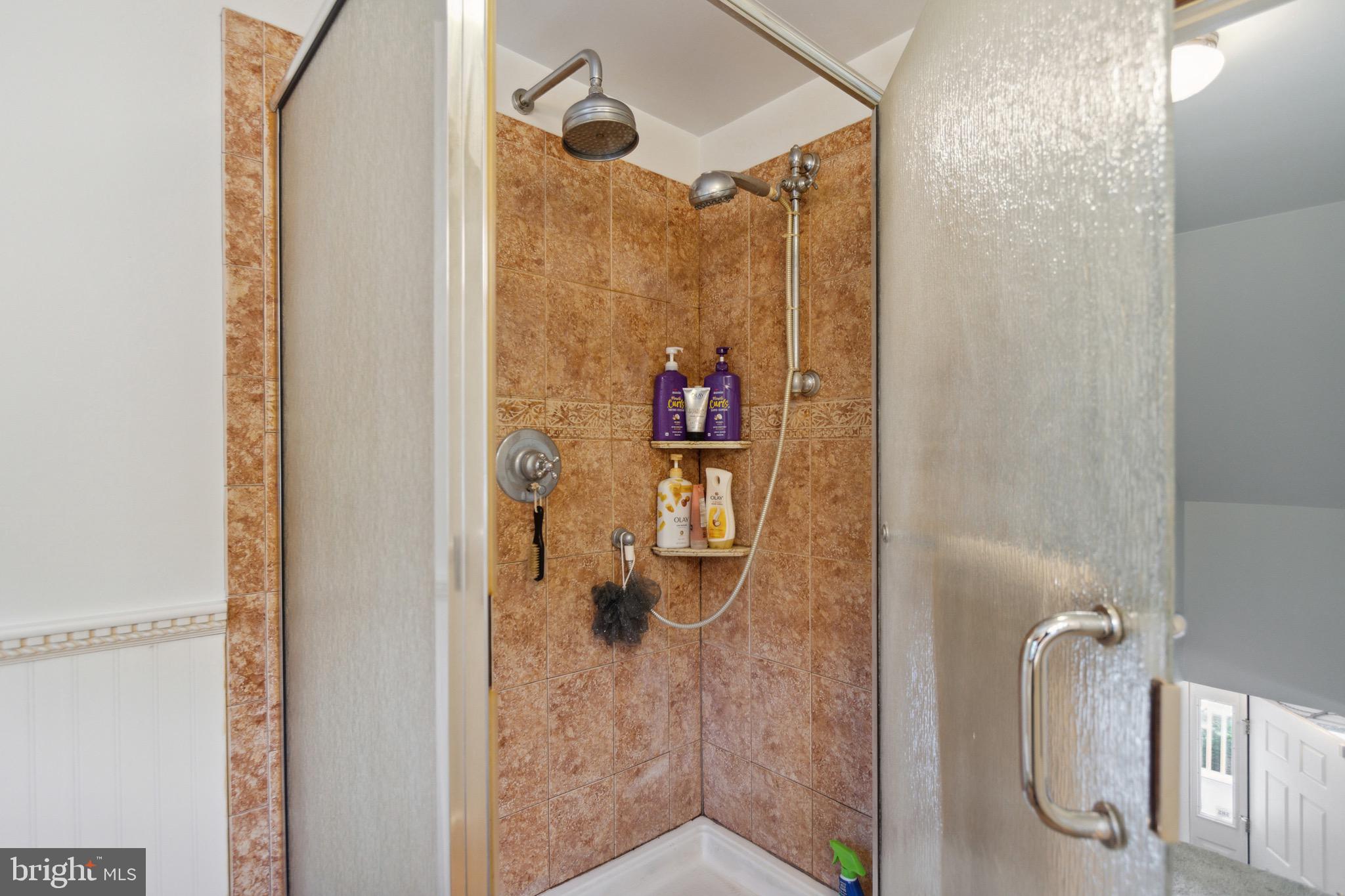 432 Uniontown Road Westminster, MD 21158 - Photo 29 of 51 Upper Level Full Bathroom