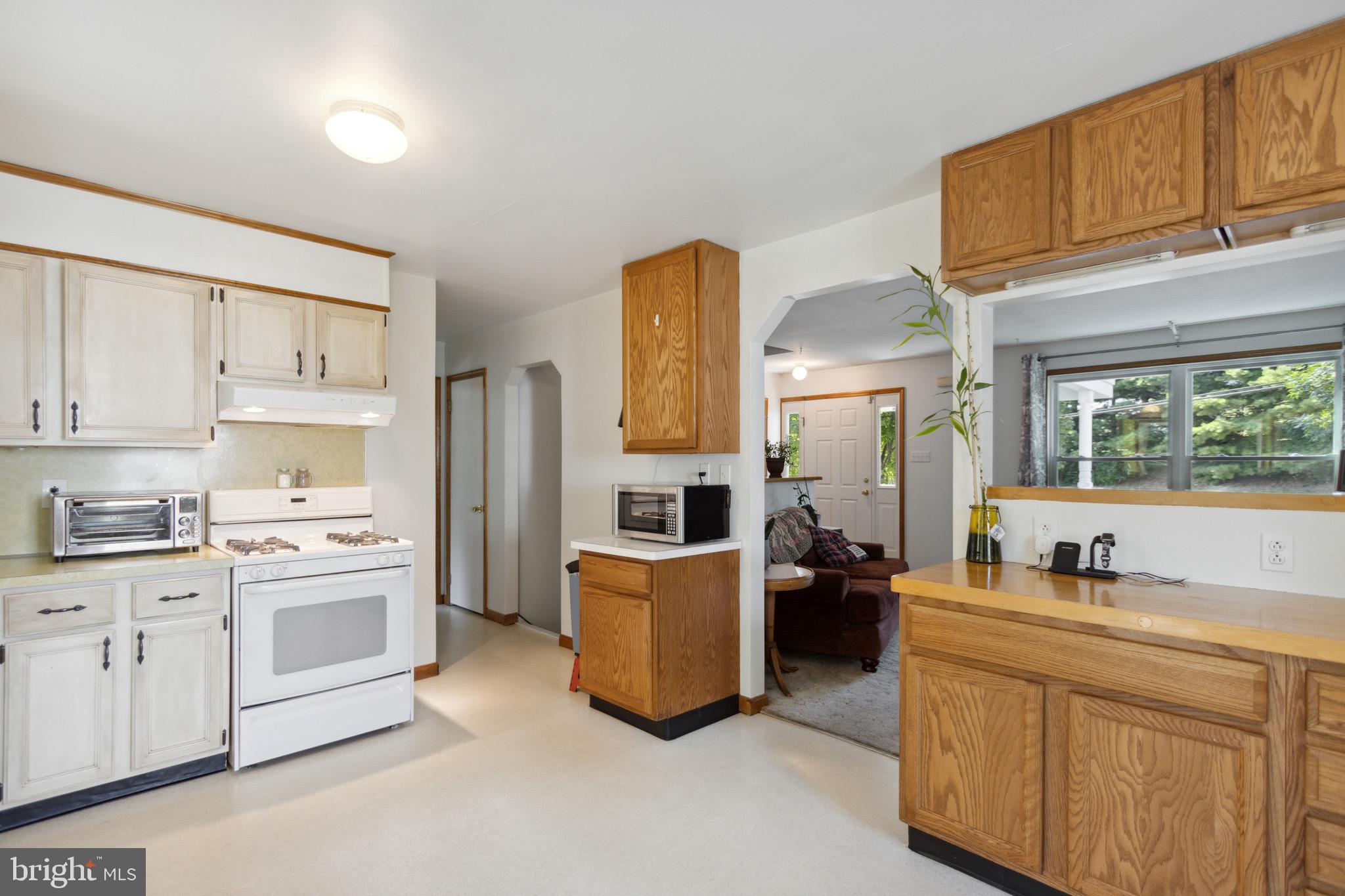 432 Uniontown Road Westminster, MD 21158 - Photo 7 of 51 Kitchen w/ Gas Cooking!