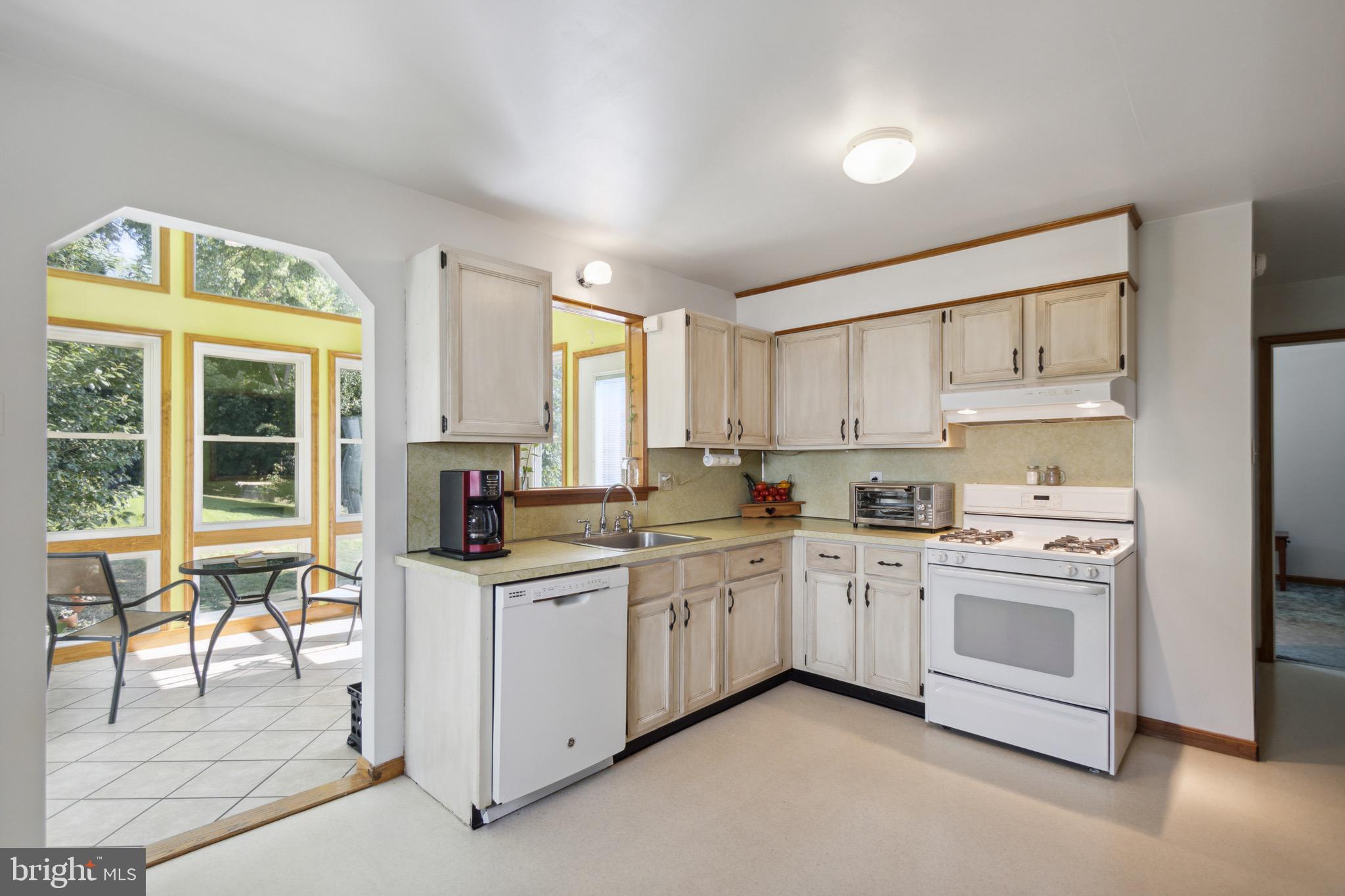432 Uniontown Road Westminster, MD 21158 - Photo 8 of 51 Kitchen open to Sunroom