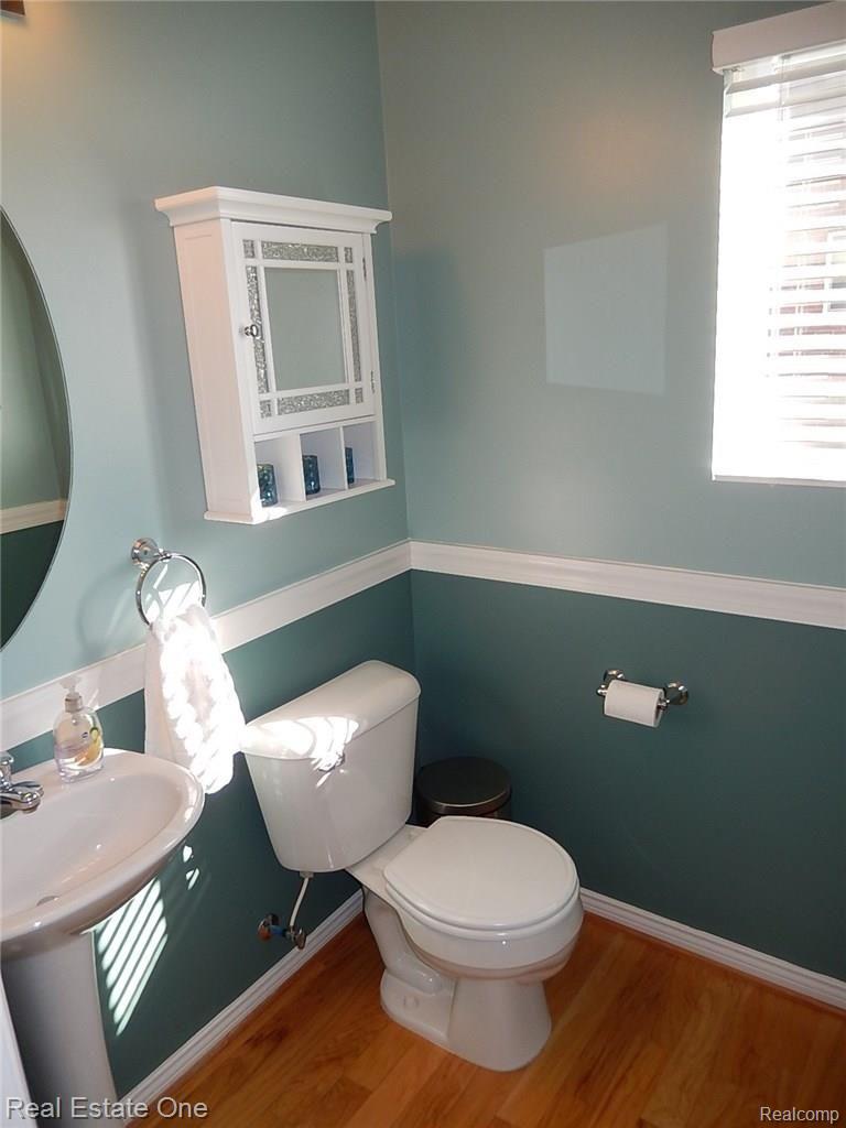 3447 Columbia Drive Rochester, MI 48307 - Photo 18 of 44 Entry Level Half Bath