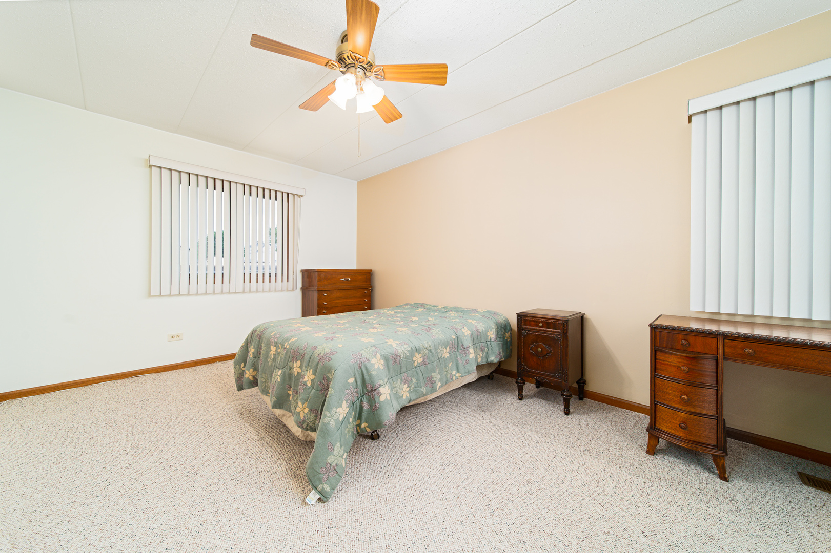 10640 Ridgeland Avenue, Unit 1C Chicago Ridge, IL 60415 - Photo 12 of 16 a bedroom with a bed and a chandelier