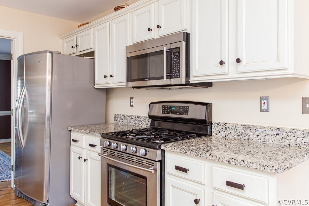 409 Hampton Ridge Court Richmond, VA 23229 - Photo 8 of 24 Gallery Image 8