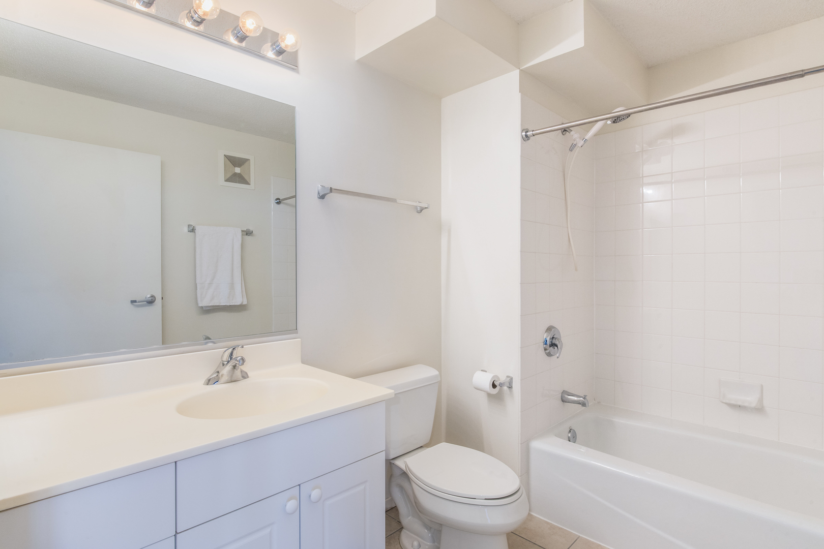 800 Elgin Road, Unit 1206 Evanston, IL 60201 - Photo 9 of 18 Gallery Image 9