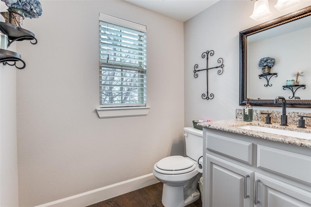 5038 Meridian Lane Addison, TX 75001 - Photo 19 of 26 Half bath
