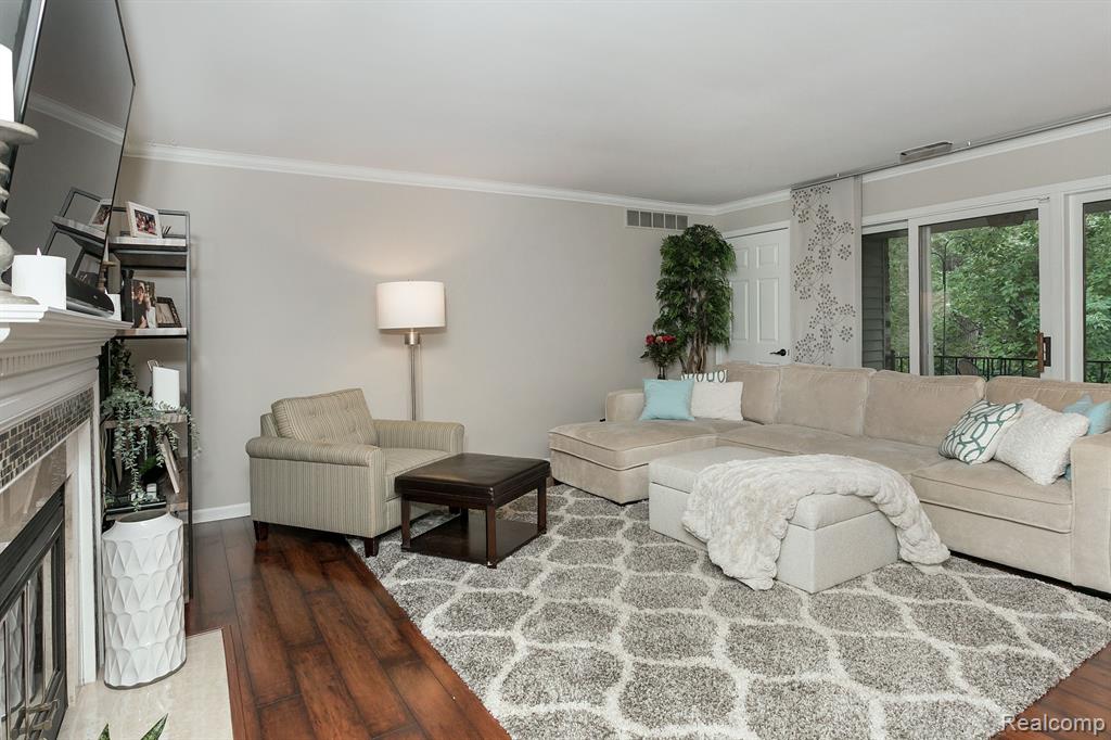 1665 Huntington Park, Unit F Rochester Hills, MI 48309 - Photo 3 of 34