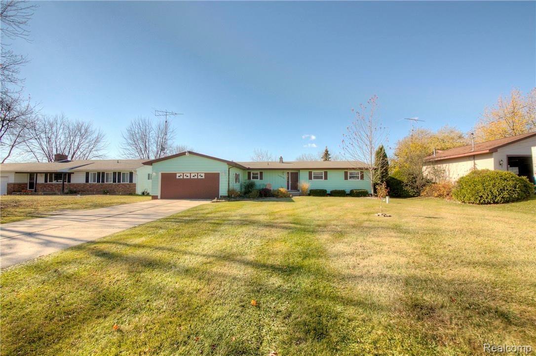 14034 North Road Fenton, MI 48430 - Photo 4 of 57 930A9412_3_4.jpg