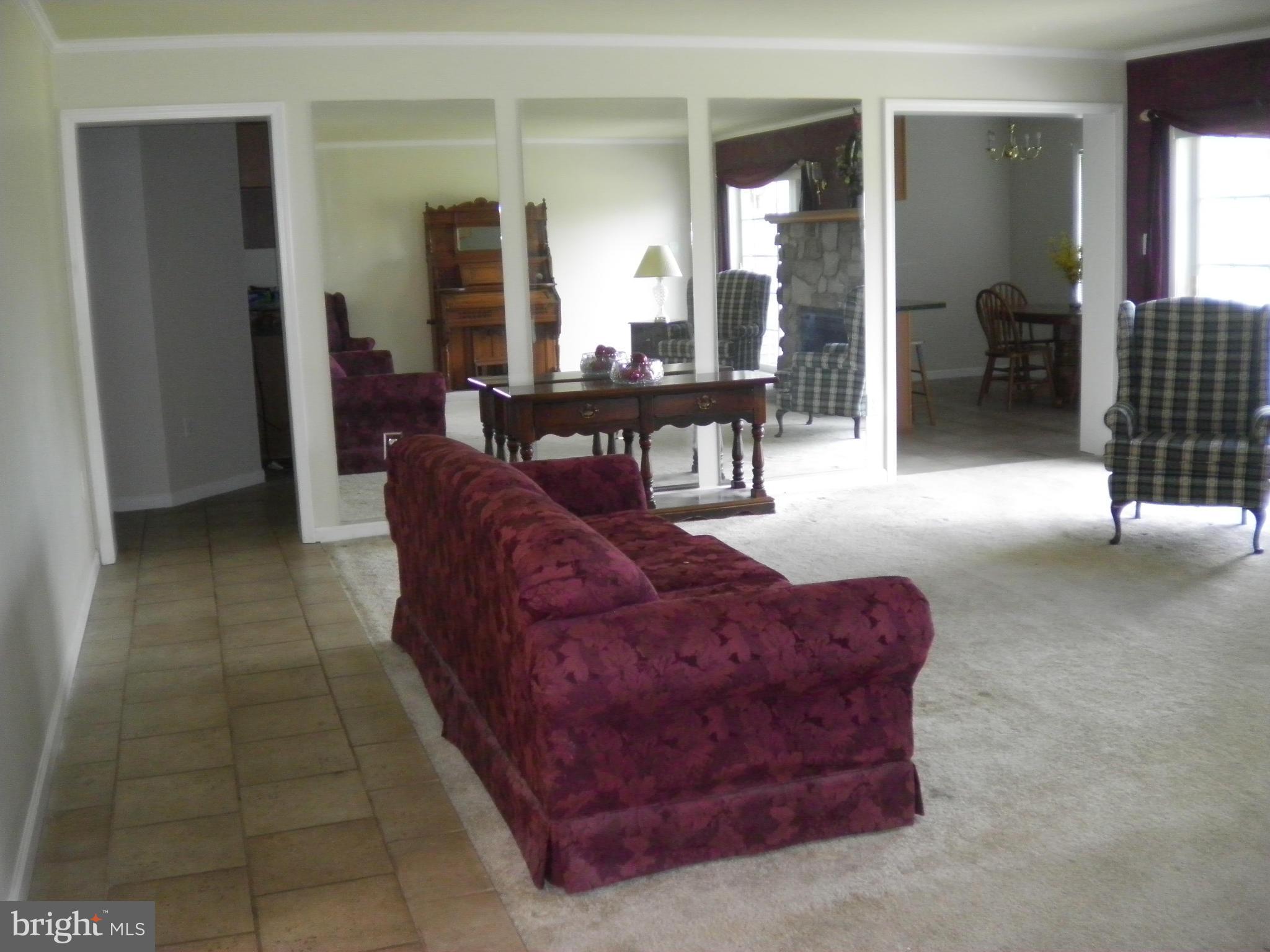 16829 Budd Road Poolesville, MD 20837 - Photo 6 of 27 Living Room