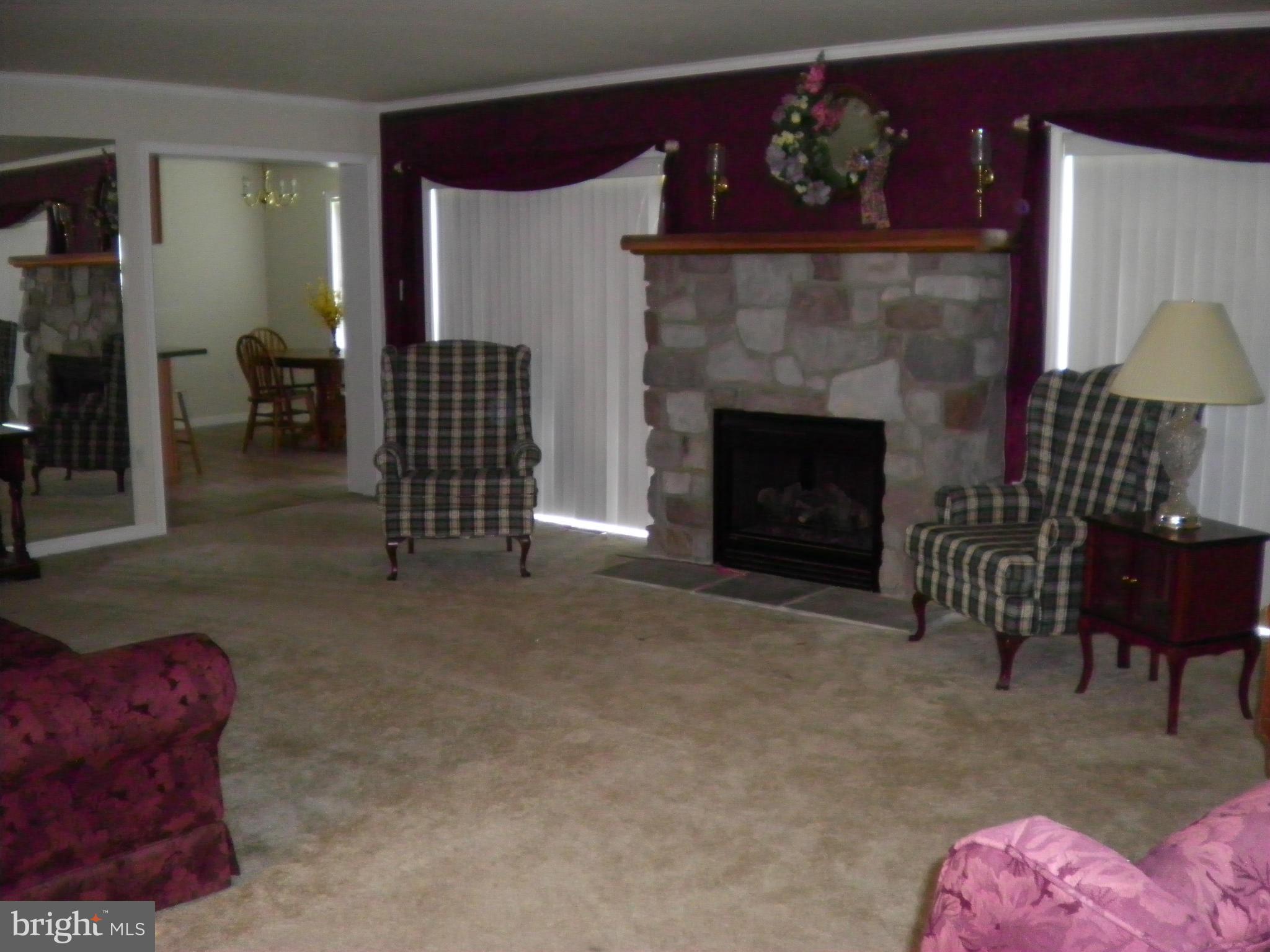 16829 Budd Road Poolesville, MD 20837 - Photo 8 of 27 Living Room