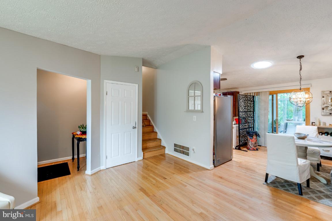 8280 Raindrop Way Springfield, VA 22153 - Photo 13 of 52 Gallery Image 13