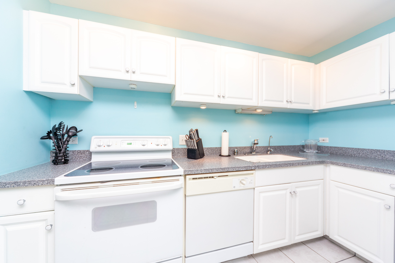 5320 North Sheridan Road, Unit 2401 Chicago, IL 60640 - Photo 12 of 21 a kitchen with appliances cabinets and a sink