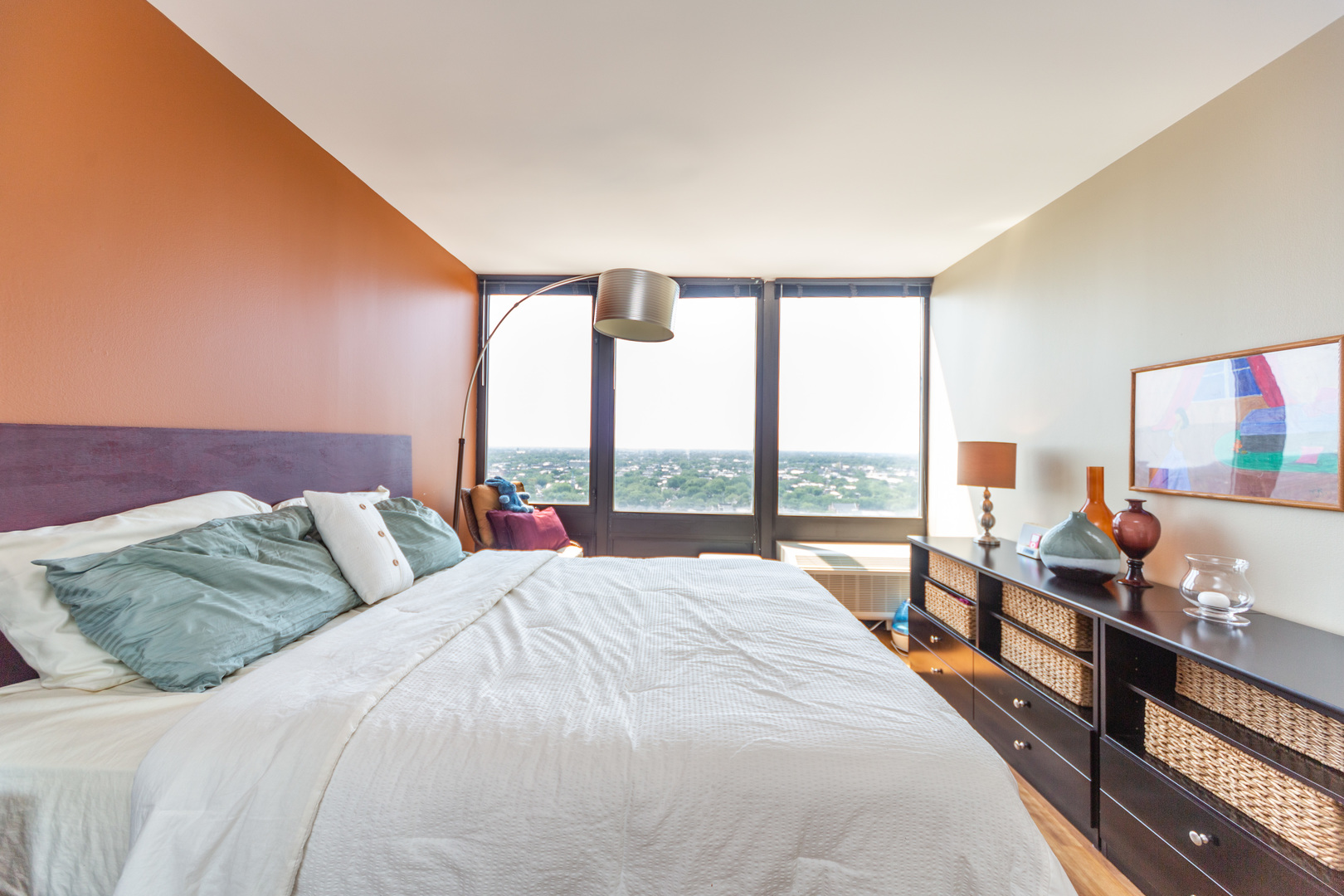 5320 North Sheridan Road, Unit 2401 Chicago, IL 60640 - Photo 14 of 21 a spacious bedroom with a large bed and a large window