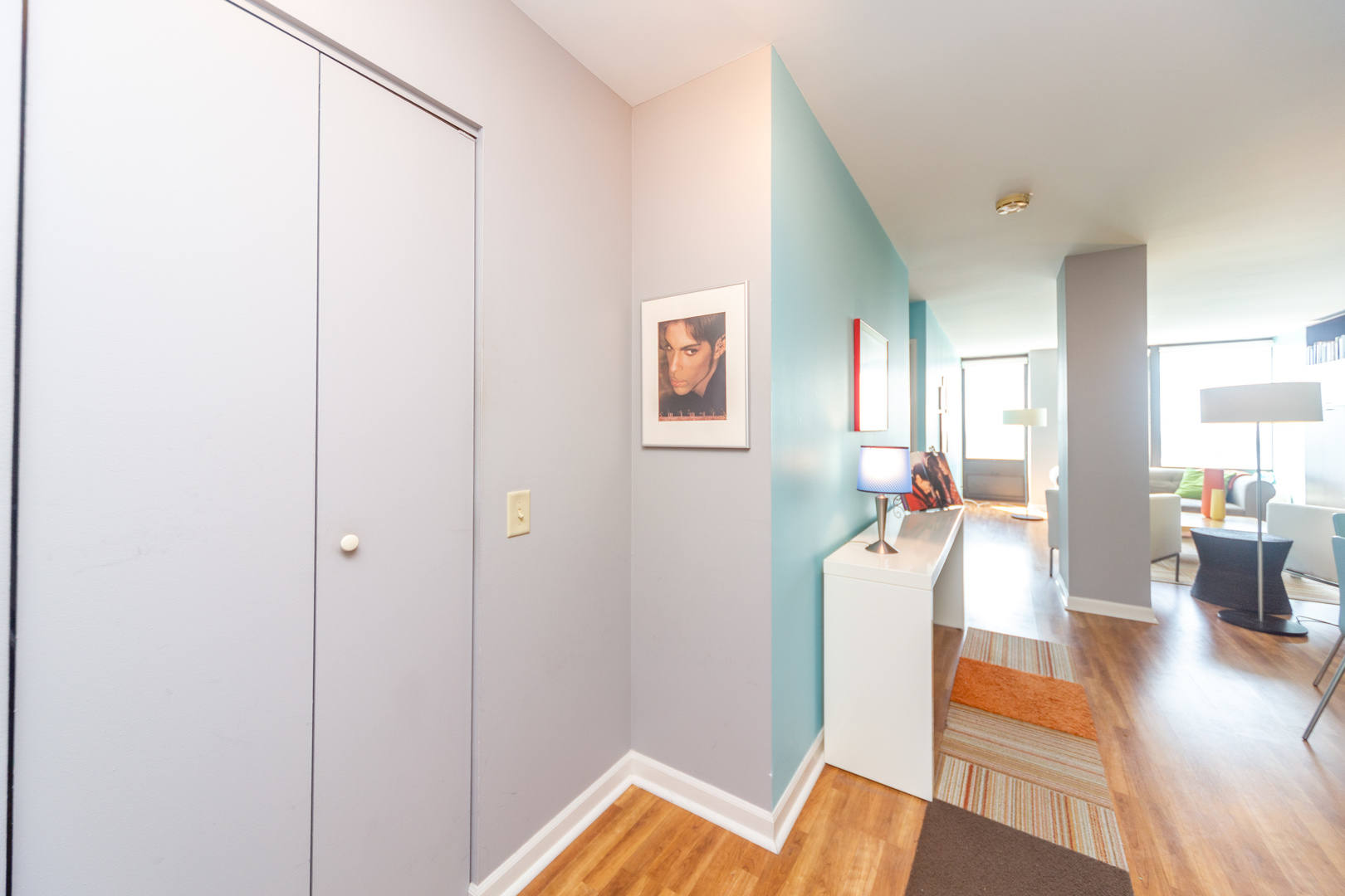 5320 North Sheridan Road, Unit 2401 Chicago, IL 60640 - Photo 3 of 21 a view of a living room