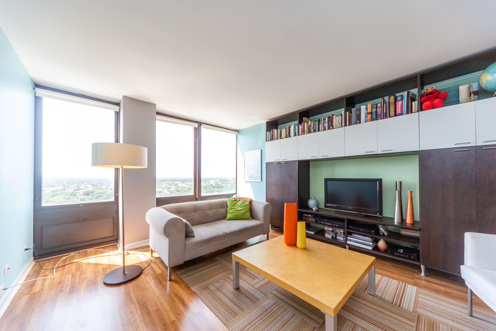 5320 North Sheridan Road, Unit 2401 Chicago, IL 60640 - Photo 5 of 21 a living room with furniture and a flat screen tv