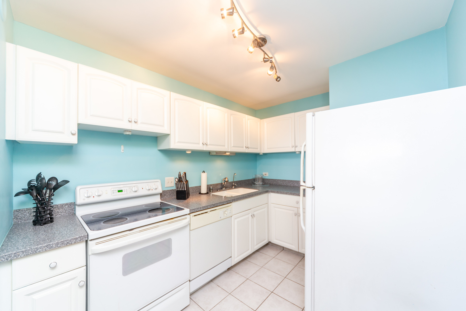 5320 North Sheridan Road, Unit 2401 Chicago, IL 60640 - Photo 10 of 21 a kitchen with a sink cabinets and window